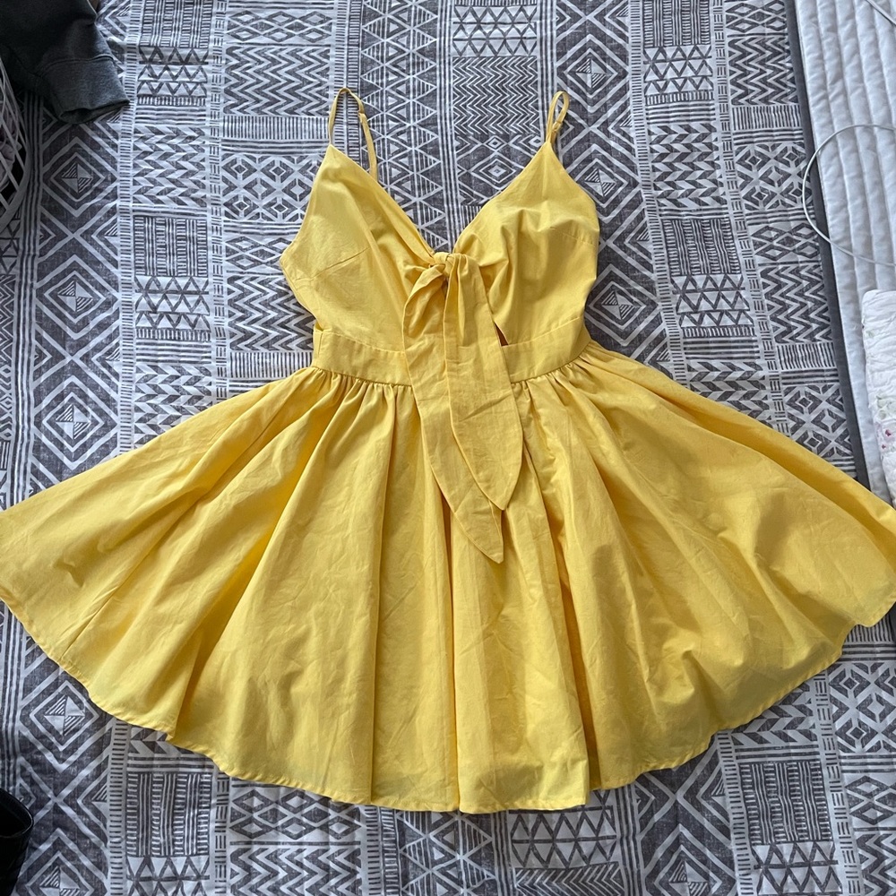 Yellow Showpo sundress. Worn maybe 2x. Great condition.